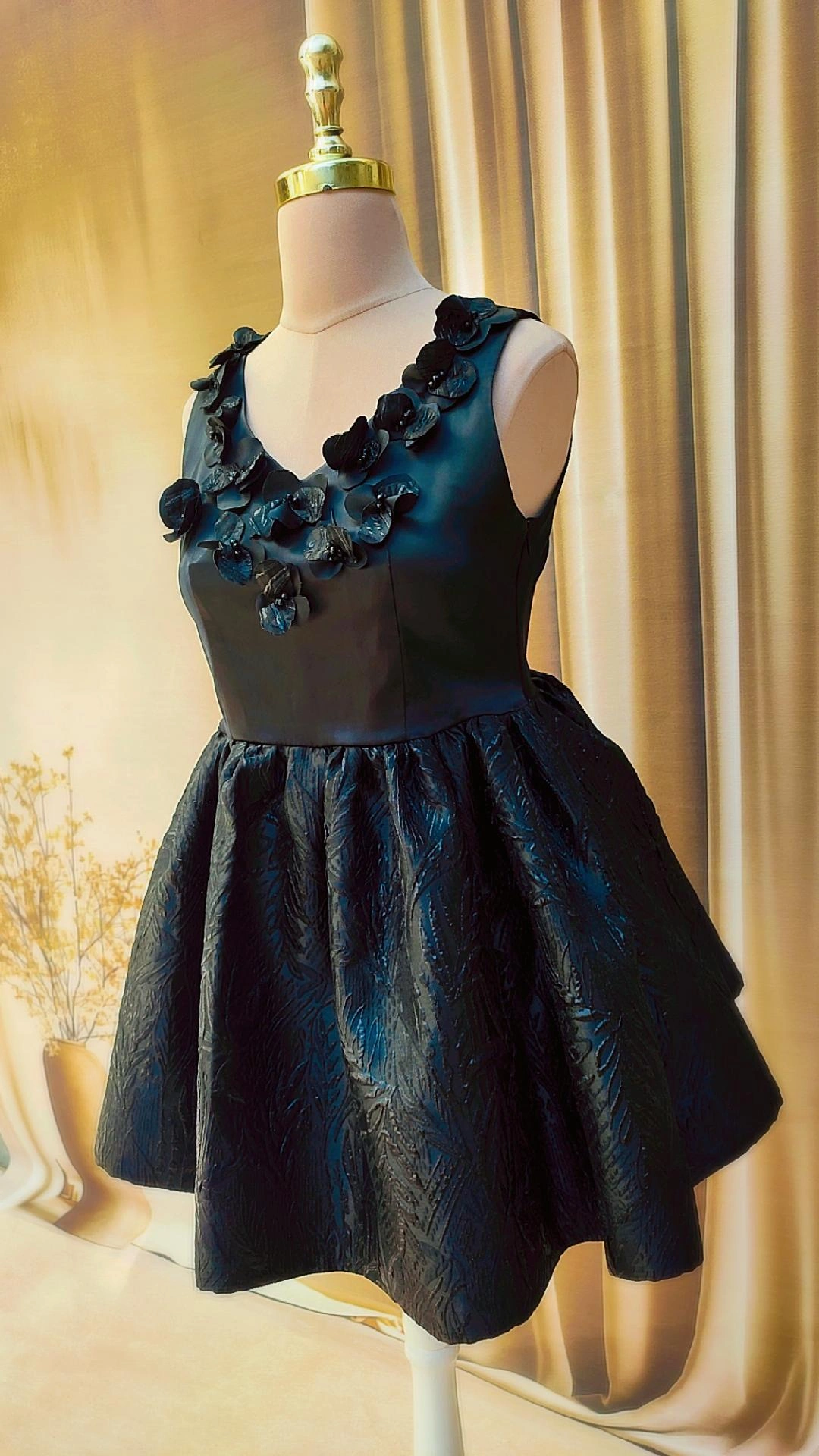 لباس مجلسی زنانه ساتن و ژاکارد | دیزاین گل، مزون دوز | سایز ۳۸-۴۰ | قد ۸۰