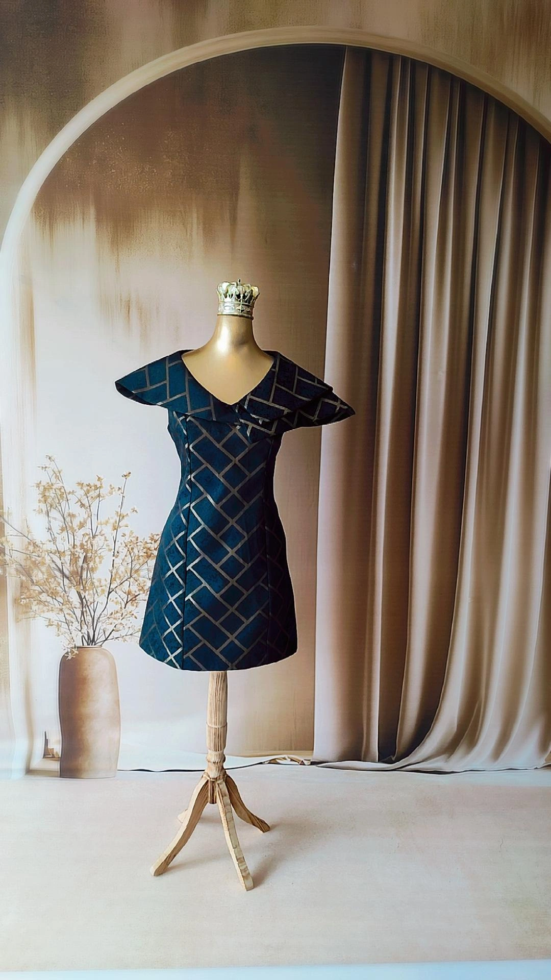 لباس مجلسی زنانه شیک کوتاه | پارچه ژاکارد | سایز ۴۲-۴۴ | قد ۹۰